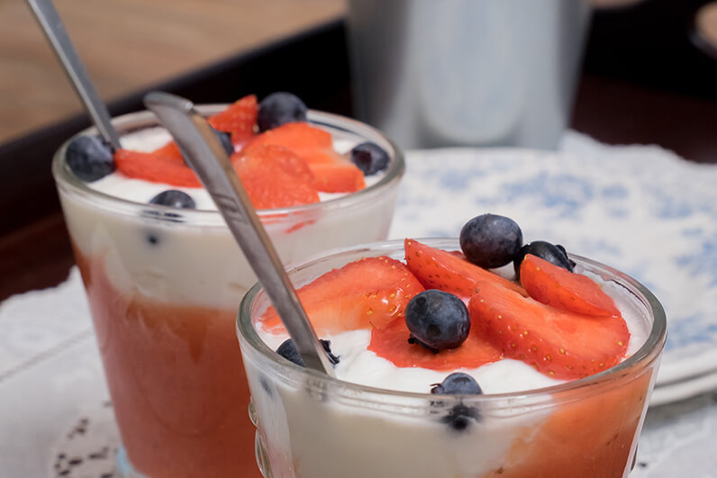 yoghurt met druiven en aardbeien